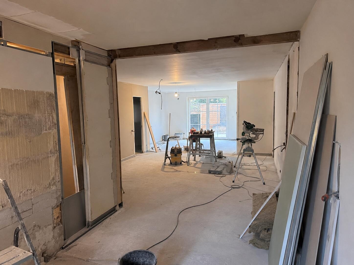 Complete verbouwing van een interieur in uitvoering